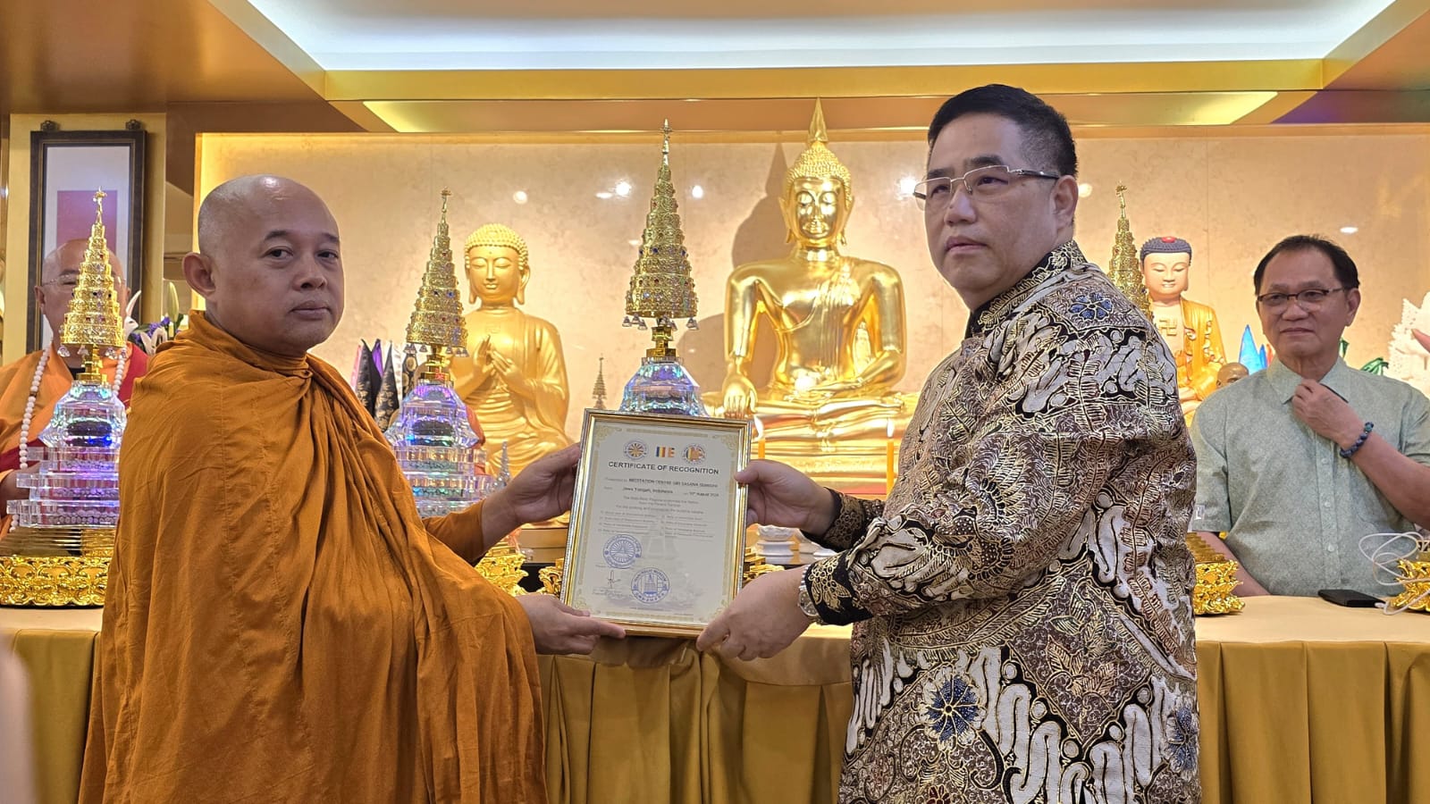 Ketua STIAB Smaratungga Terima Stupa Relik Buddha di Malaysia